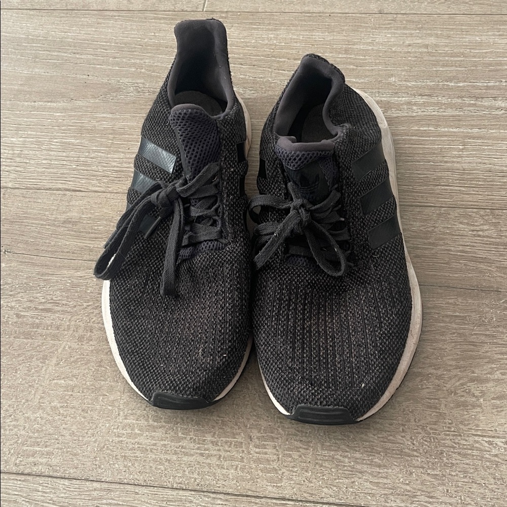Adidas Tennis Shoes